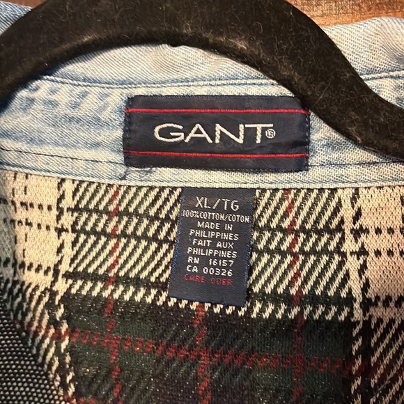 Cozy Cropped Flannel with Buttons and Denim Collar - Picture 4 of 4